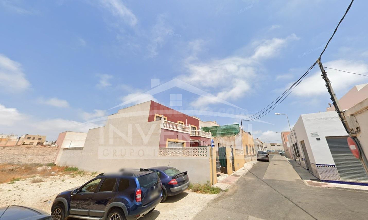 AMPLIA CASA EN CL GARDENIA, ALMERIA