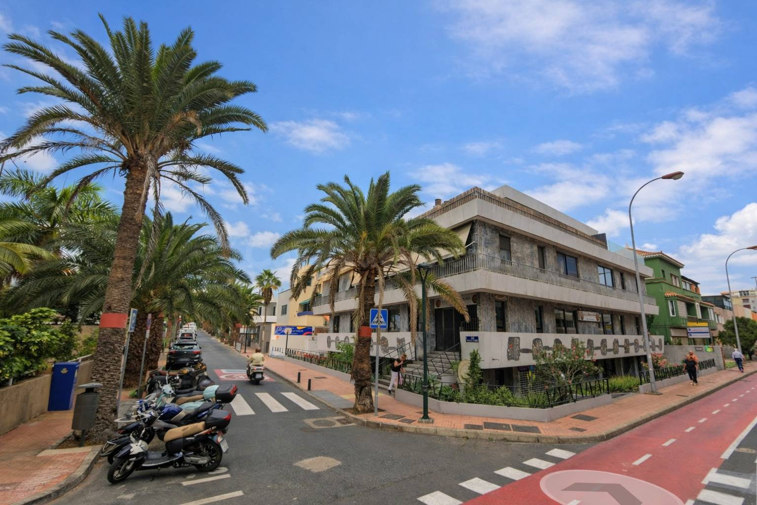 Local Comercial en Planta Baja - Urbanización Ciudad Jardín