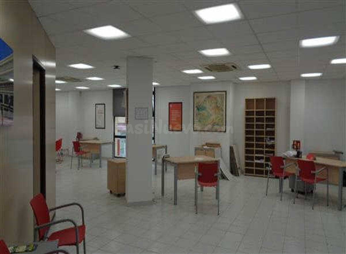 Local/oficina en planta primera dentro del centro comercial Santa Teresa en Toledo