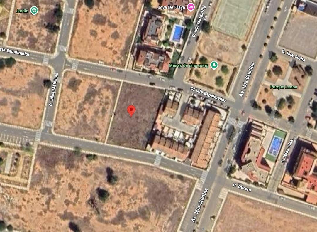 Terreno urbanizable de 1.618 m2 cerca de la playa  en Islas Menores