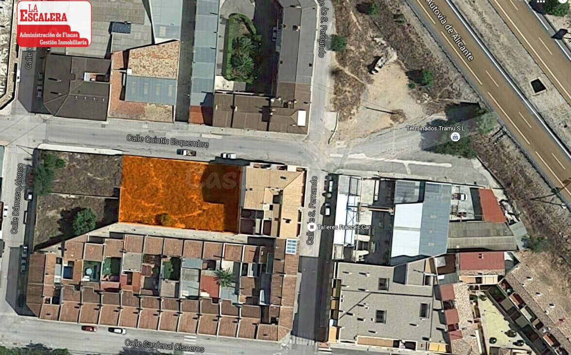 Solar urbano con proyecto para 17 pisos o 4 adosados