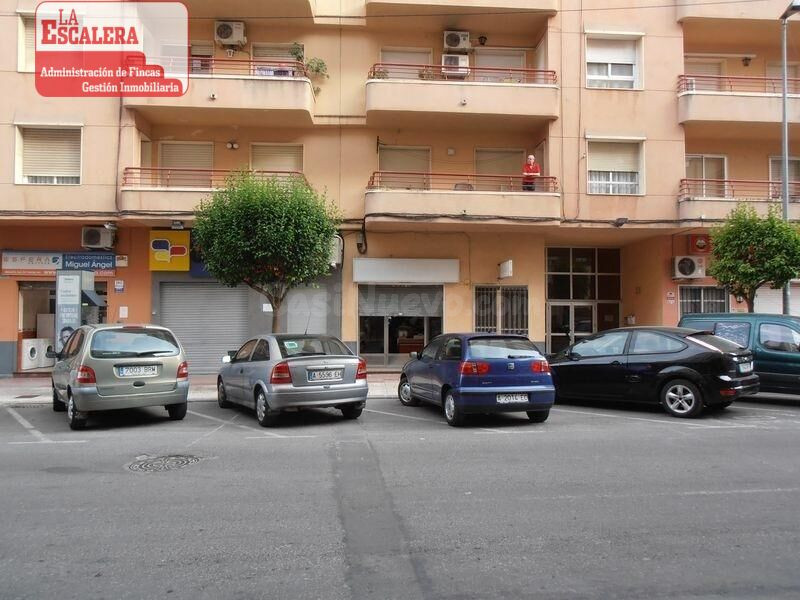 Local comercial en avenida principal