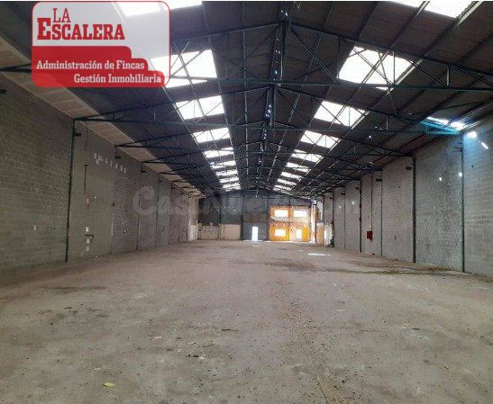 Nave industrial diáfana en polígono industrial