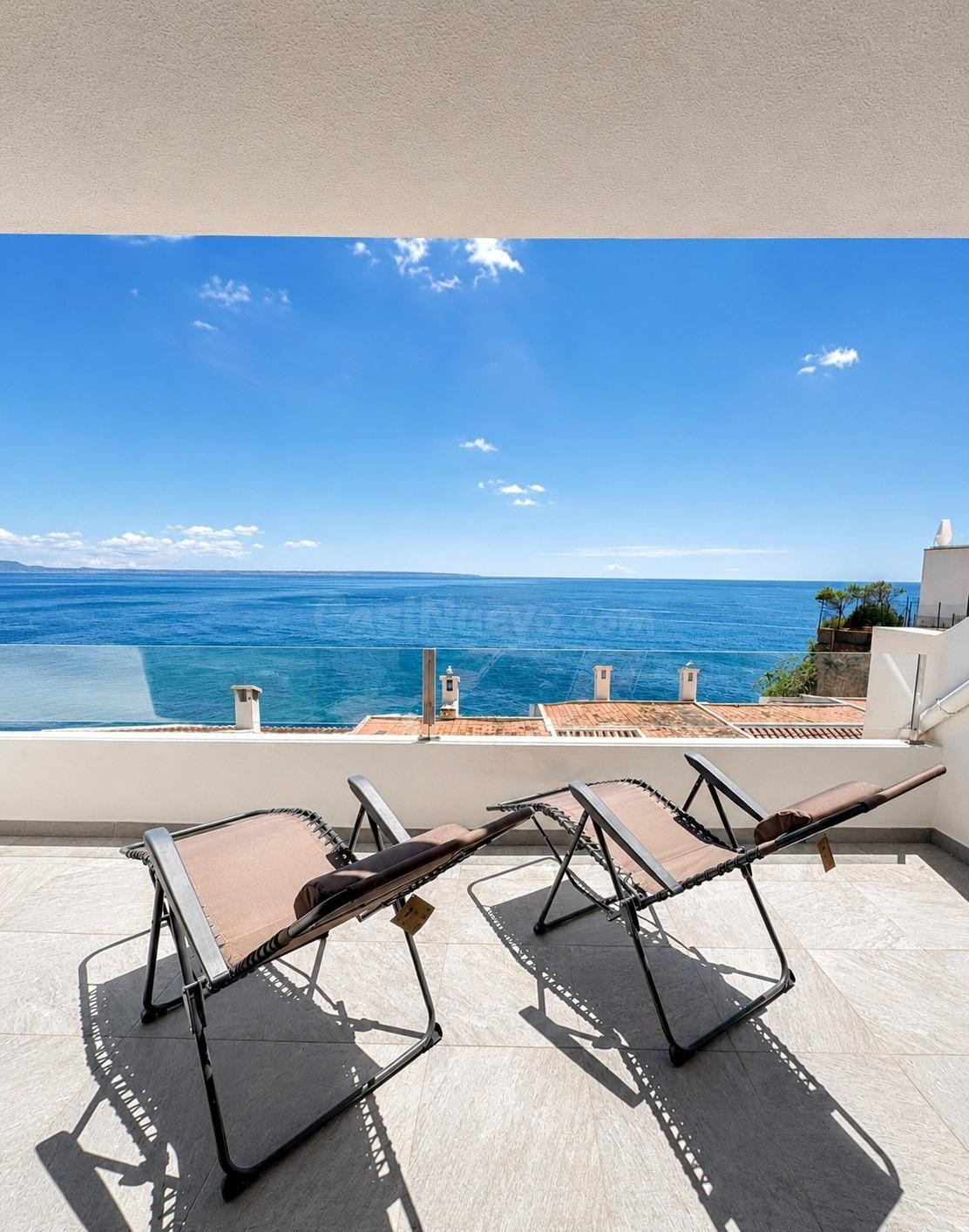 Chalet exclusivo en alquiler de temporada en Torrenova, en primera línea de mar