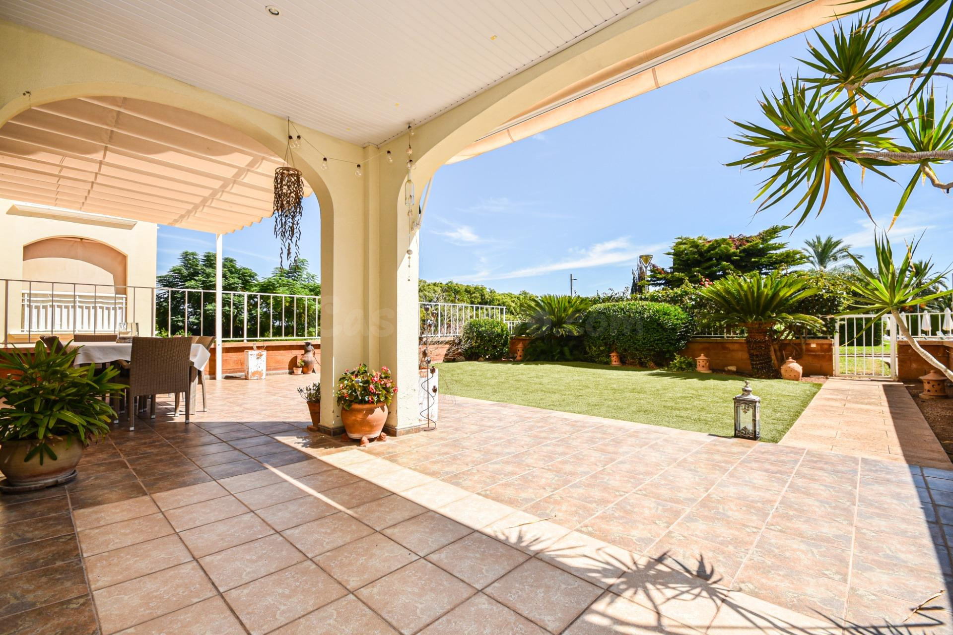 Planta Baja con jardin y Piscina comunitaria en Son Xigala