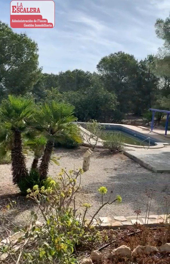 Terreno rústico 18.500m2 con vivienda 150m2 con piscina
