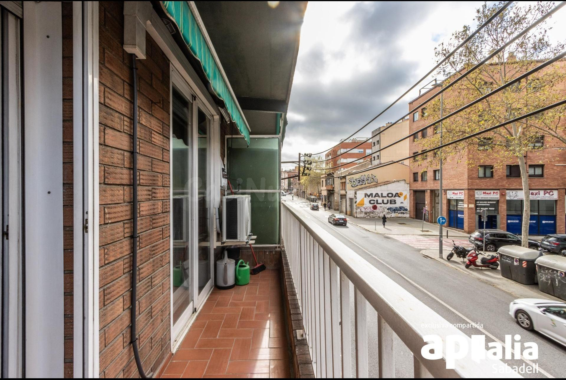 4 habitaciones CON BALCÓN Y ASCENSOR