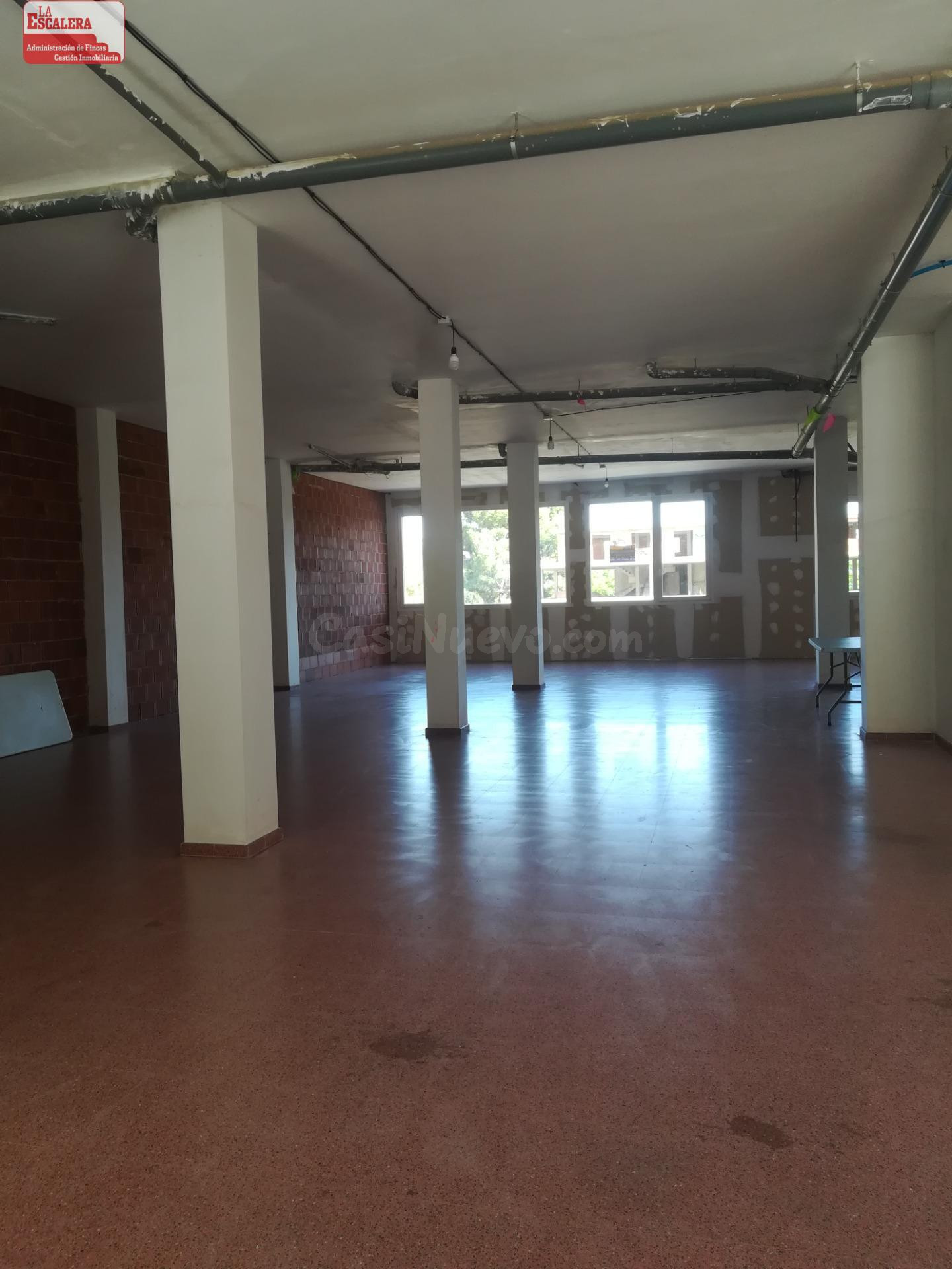 MEJOR ZONA DE ONIL, Locales de 215m2