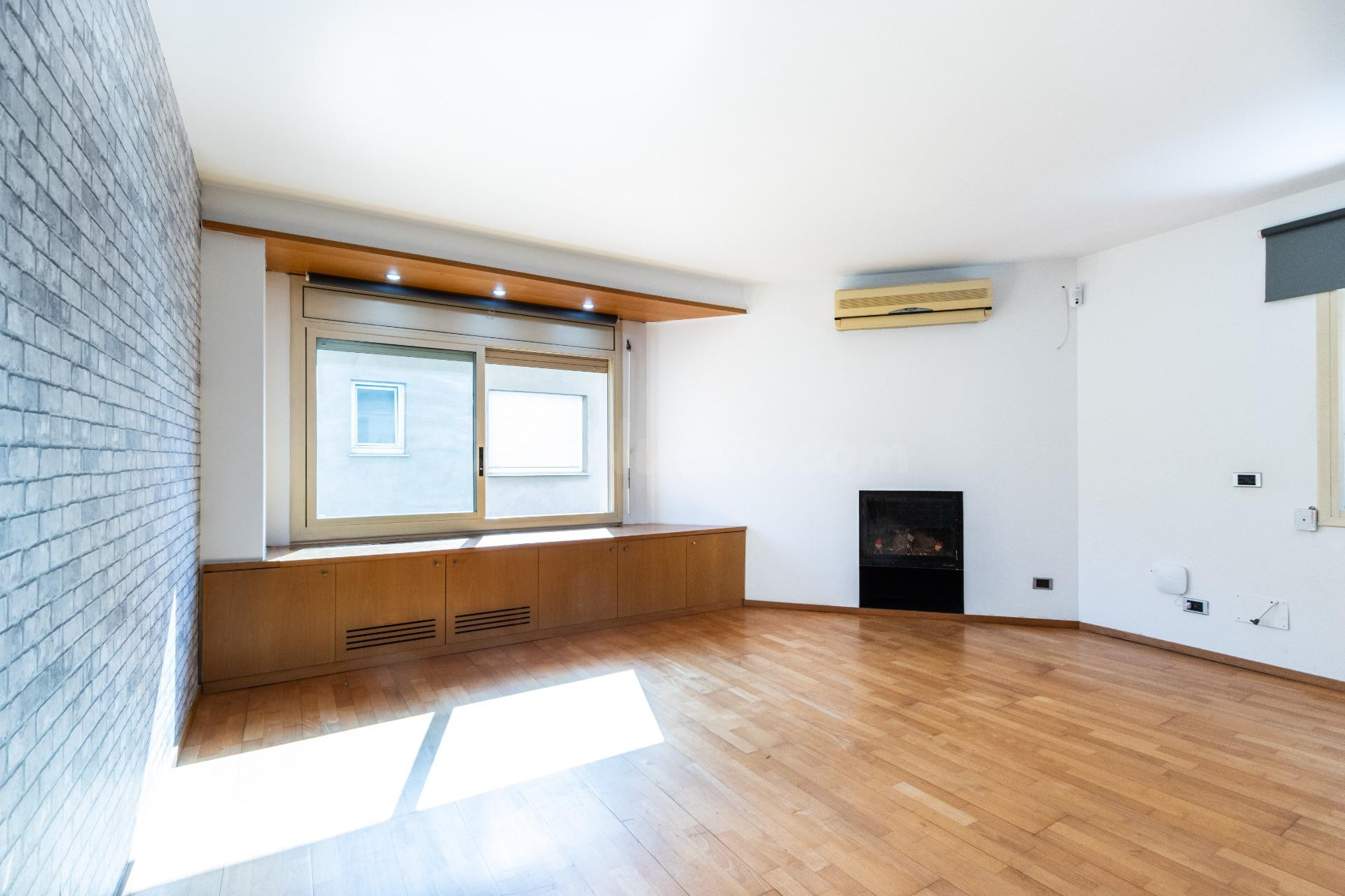 CASA ADOSADA CON GARAGE Y TERRAZA EN EL CENTRO - foto 4
