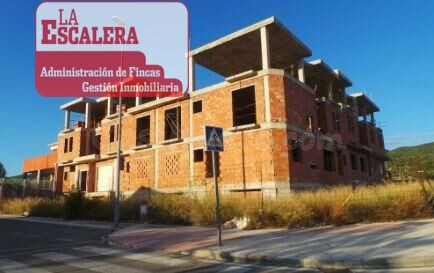 Complejo de 7 adosados en construcción. Castalla