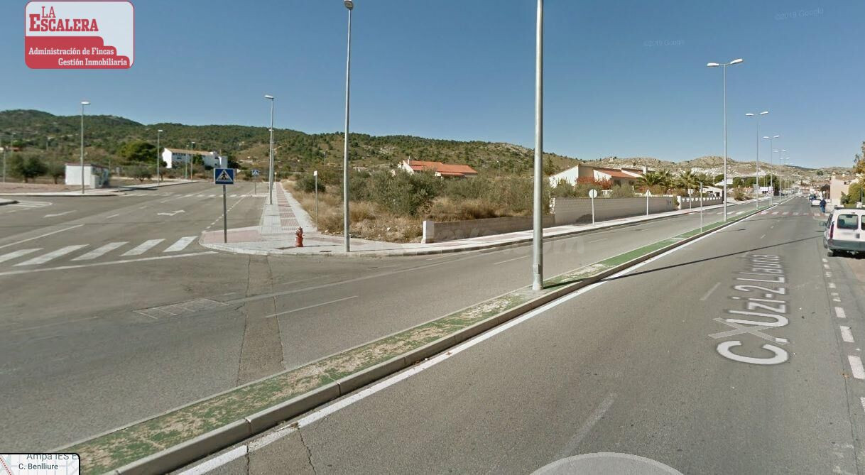 Parcela urbanizada en Castalla que admite unifamiliar aislada o adosados