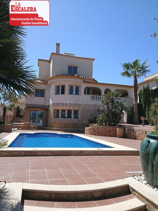 Lujosa villa en Castalla Internacional - Luxurious villa in Castalla Internacional