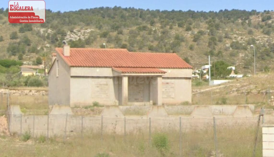 Parcela urbanizada en Castalla que admite unifamiliar aislada o adosados