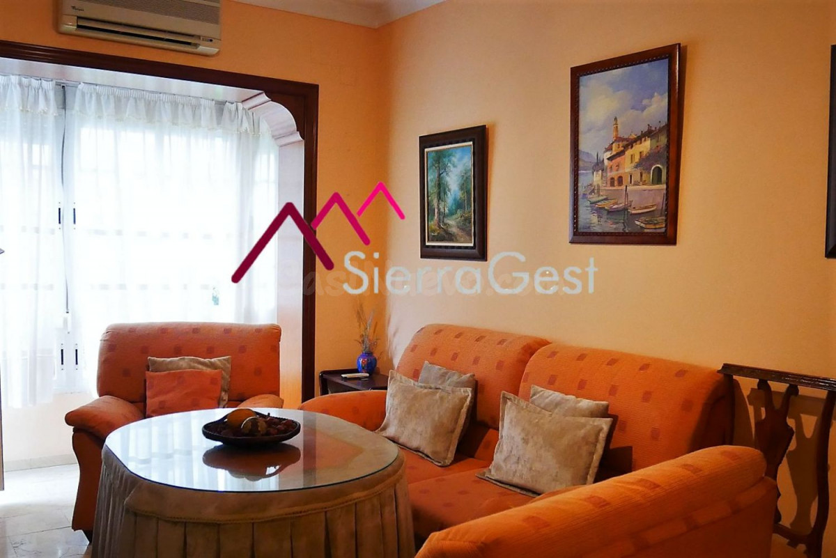 VENTA CASA CÉNTRICA