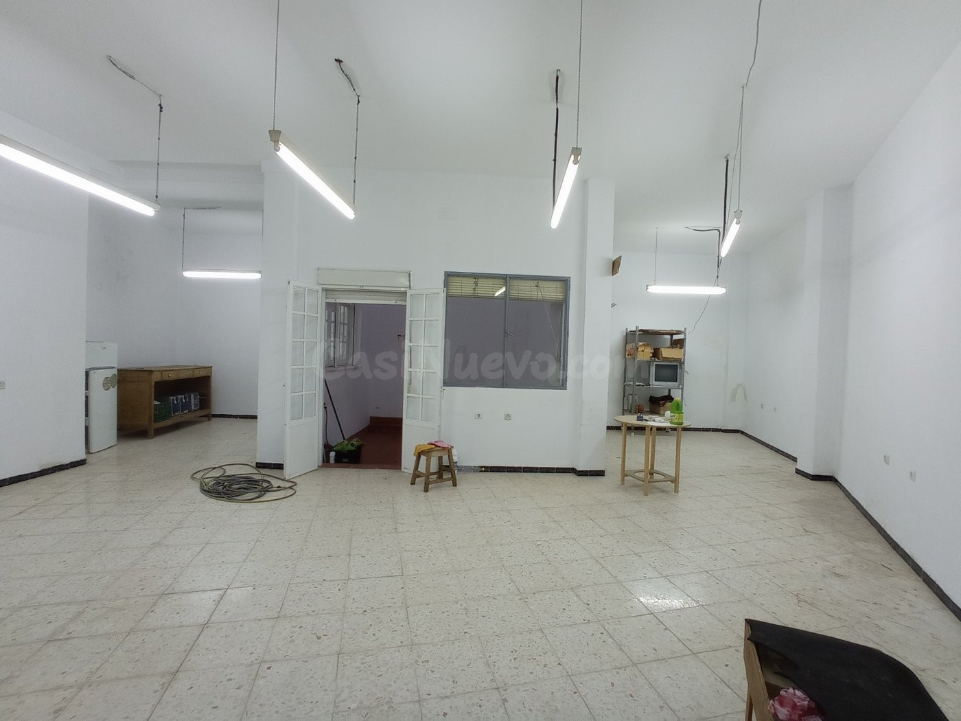 VENTA AMPLIO LOCAL CON GARAJE