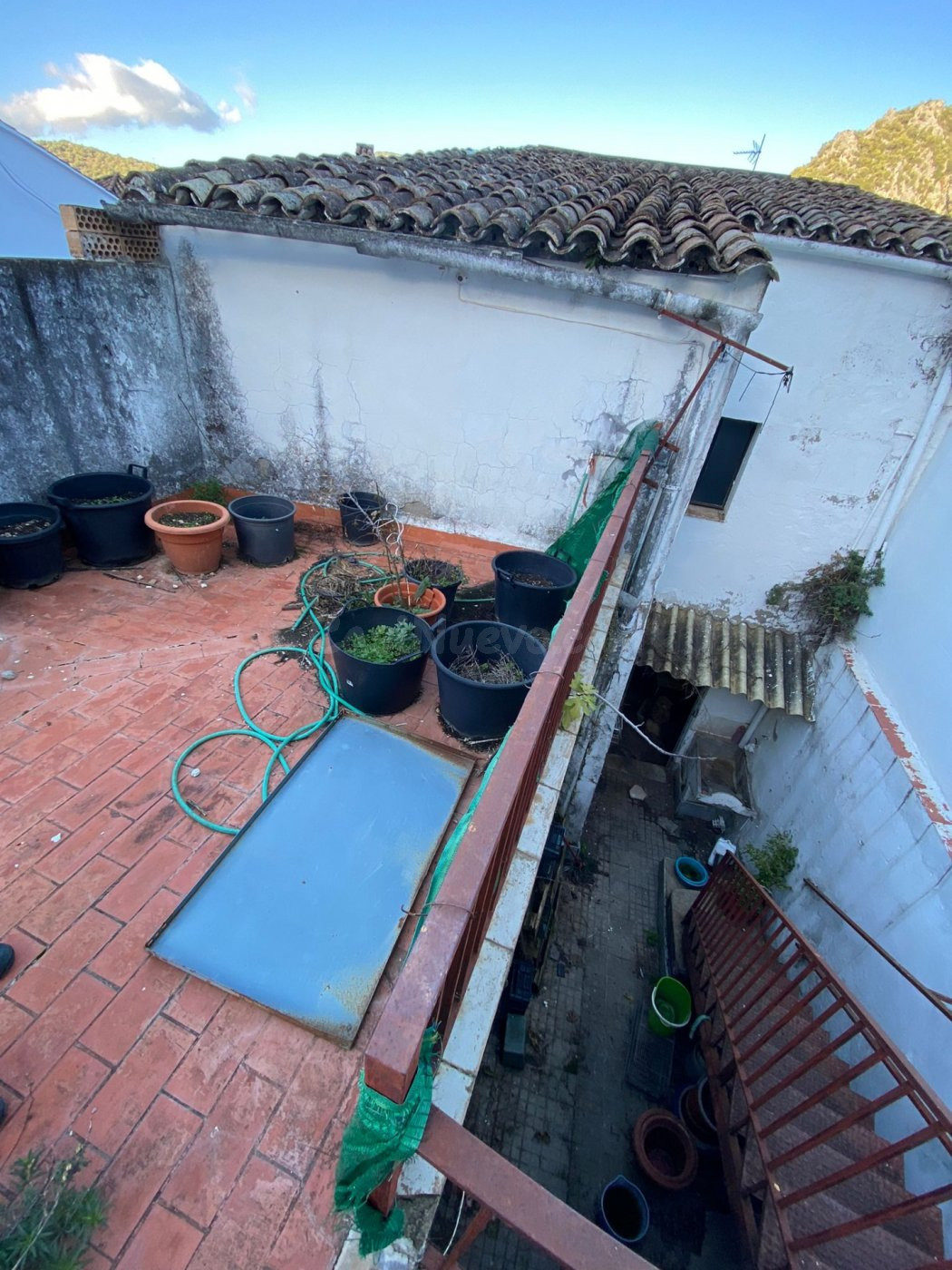 VENTA AMPLIA CASA CON TERRAZA