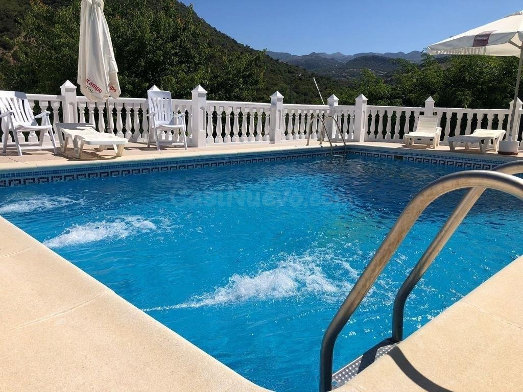 ALQUILER PARCELA CON CASA Y PISCINA