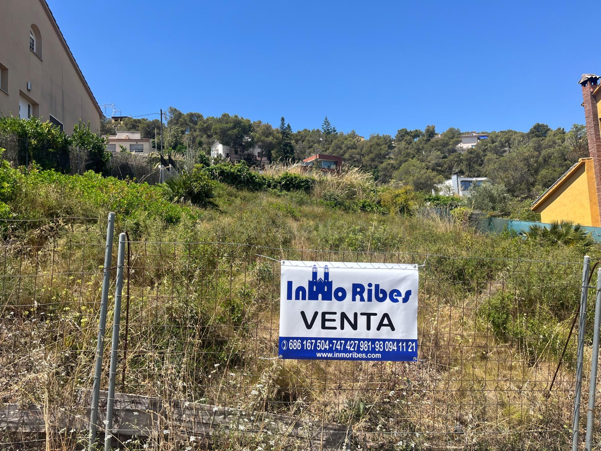 Se Vende Parcela para Edificar Casa en Urbanización California, Canyelles