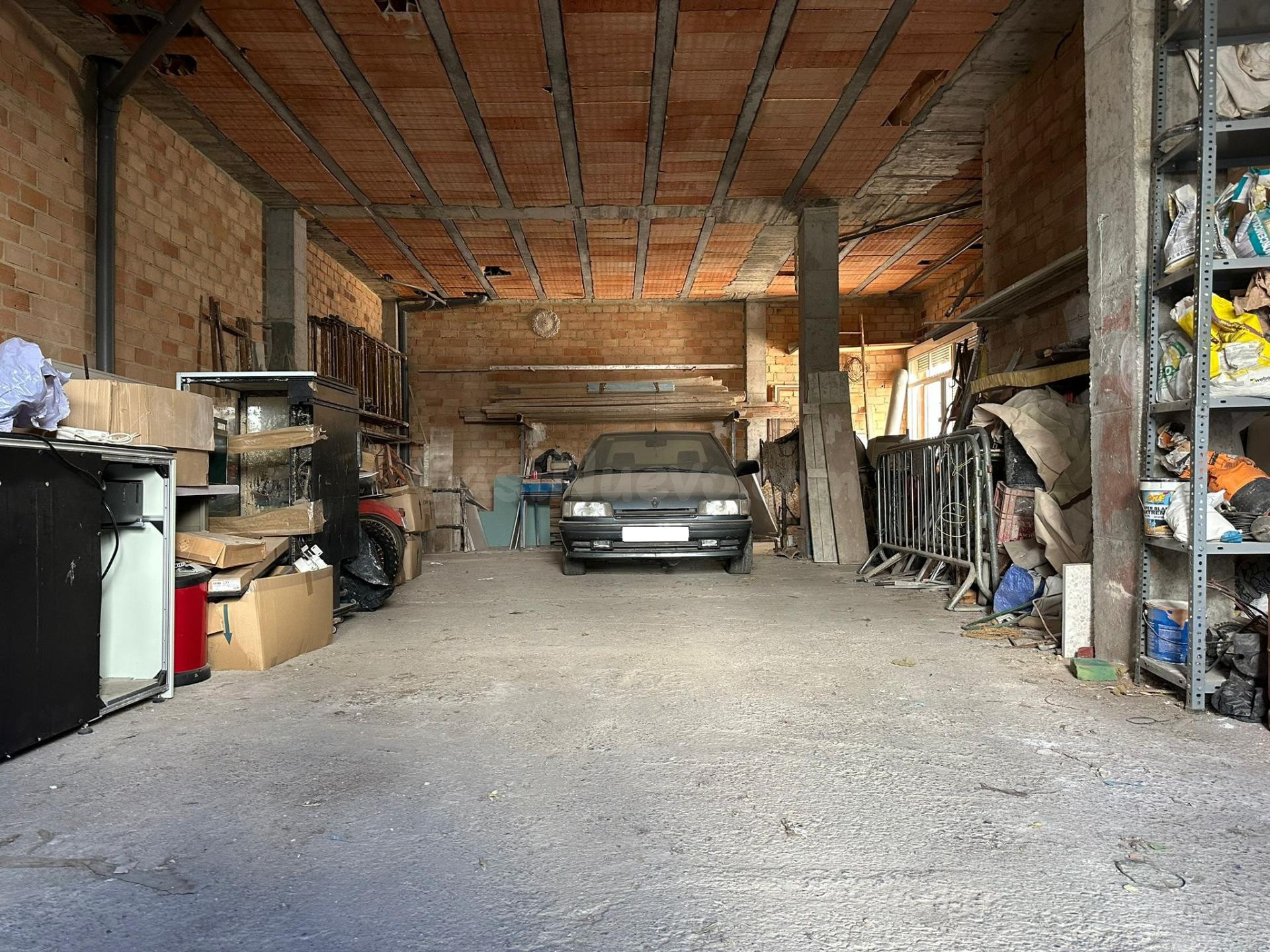 VENTA AMPLIO GARAJE/LOCAL COMERCIAL CÉNTRICO