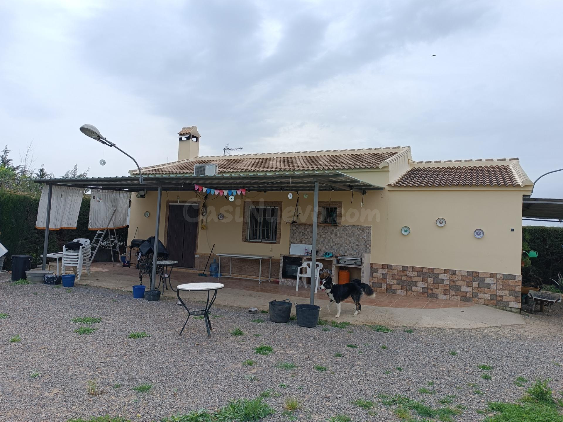 VENTA PARCELA CON CASA Y PISCINA. VILLAMARTIN