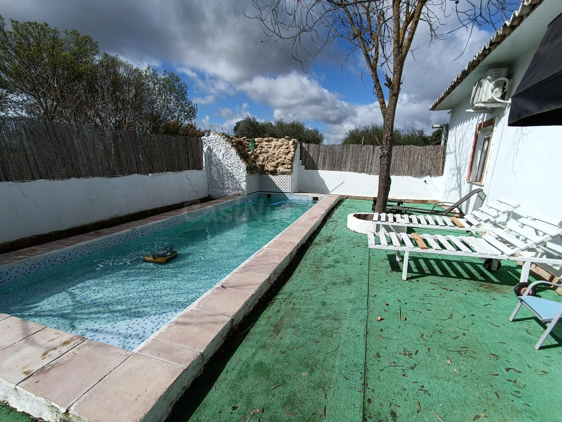 VENTA PARCELA CON 2 CASAS Y 2 PISCINAS. VILLAMARTIN