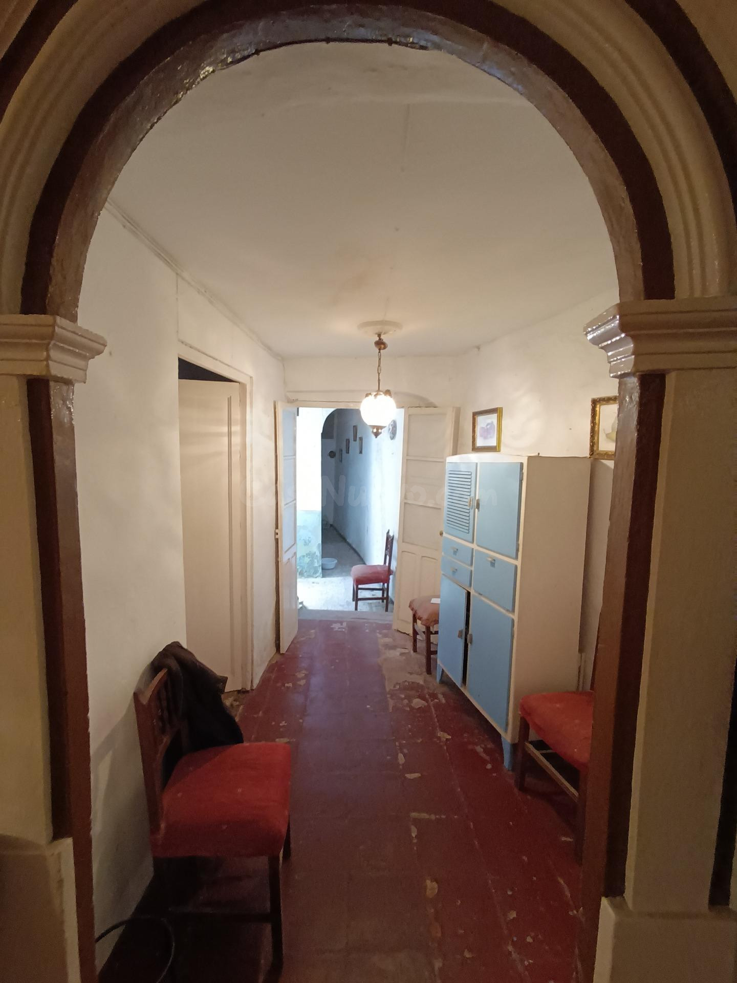 VENTA CASA CON PATIO Y TERRAZA PARA REFORMAR
