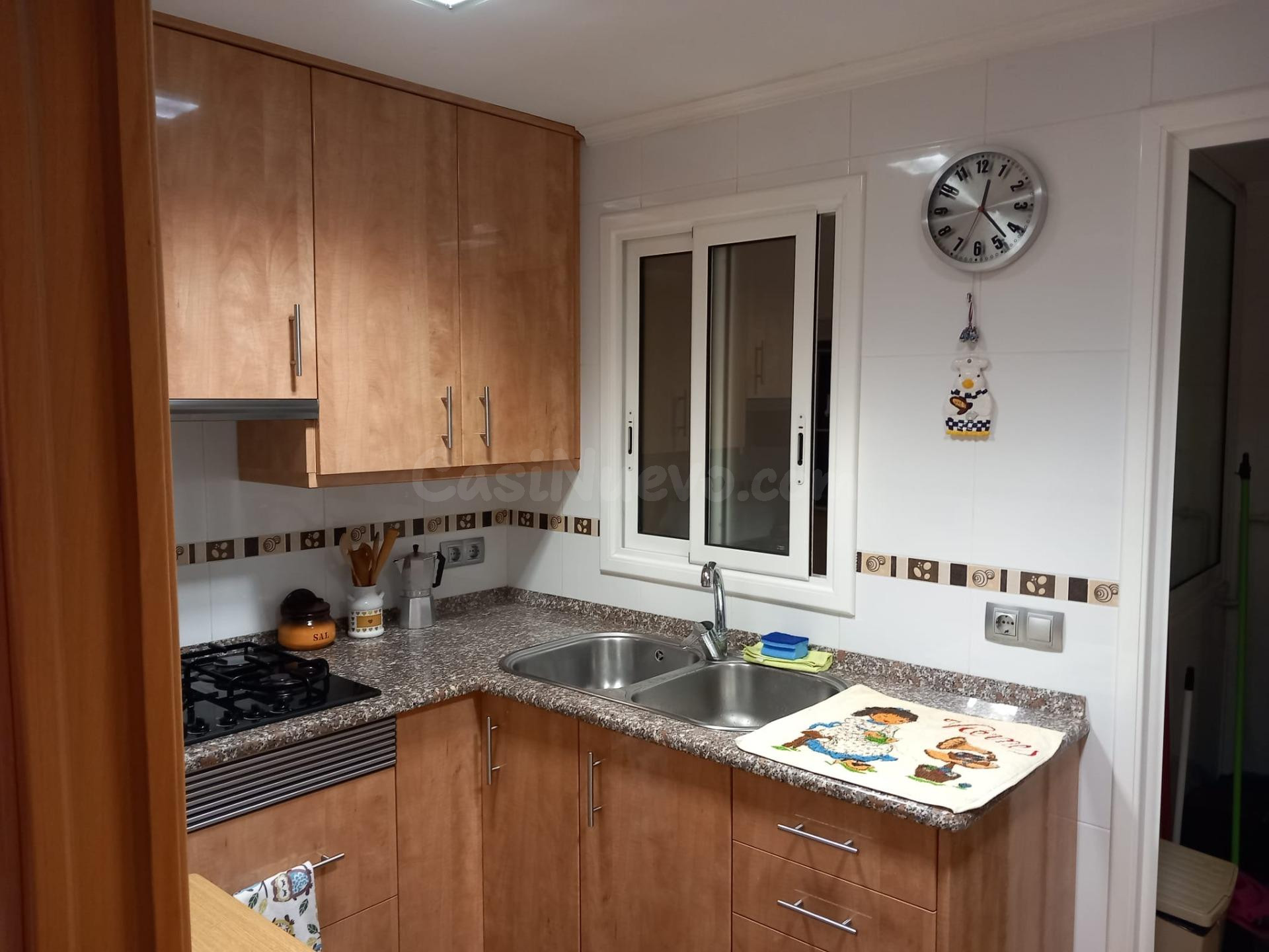 Amplio piso de 4 habitaciones junto a la estación en Vilanov - foto 4