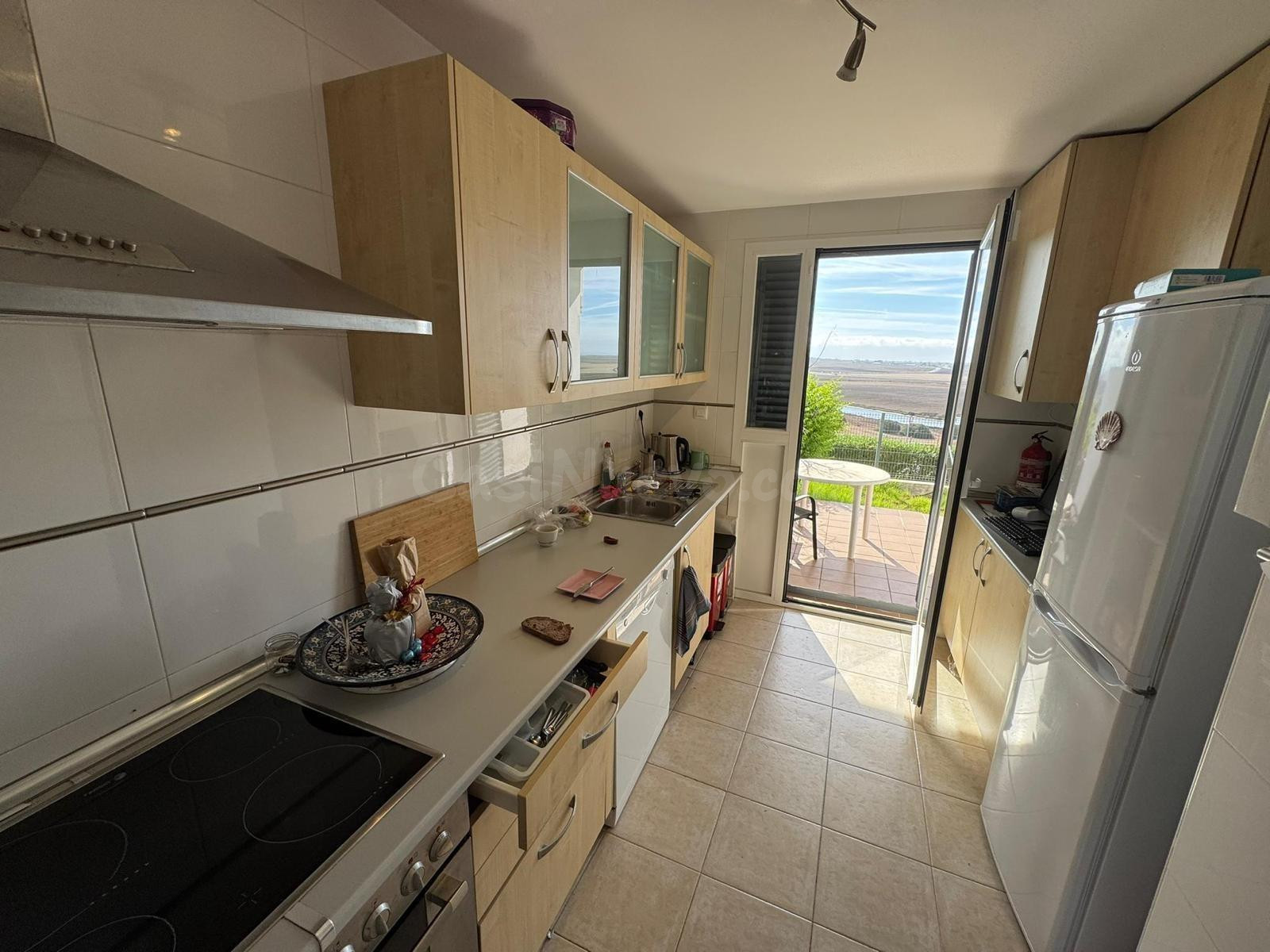 CASA CON TERRAZA Y JARDÍN EN CONIL DE LA FRA.