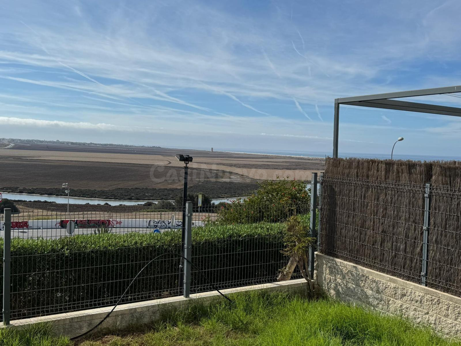CASA CON TERRAZA Y JARDÍN EN CONIL DE LA FRA. - foto 2