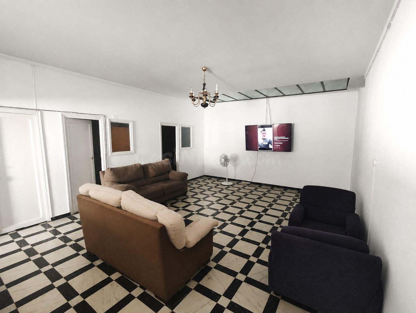VENTA AMPLIO PISO CÉNTRICO