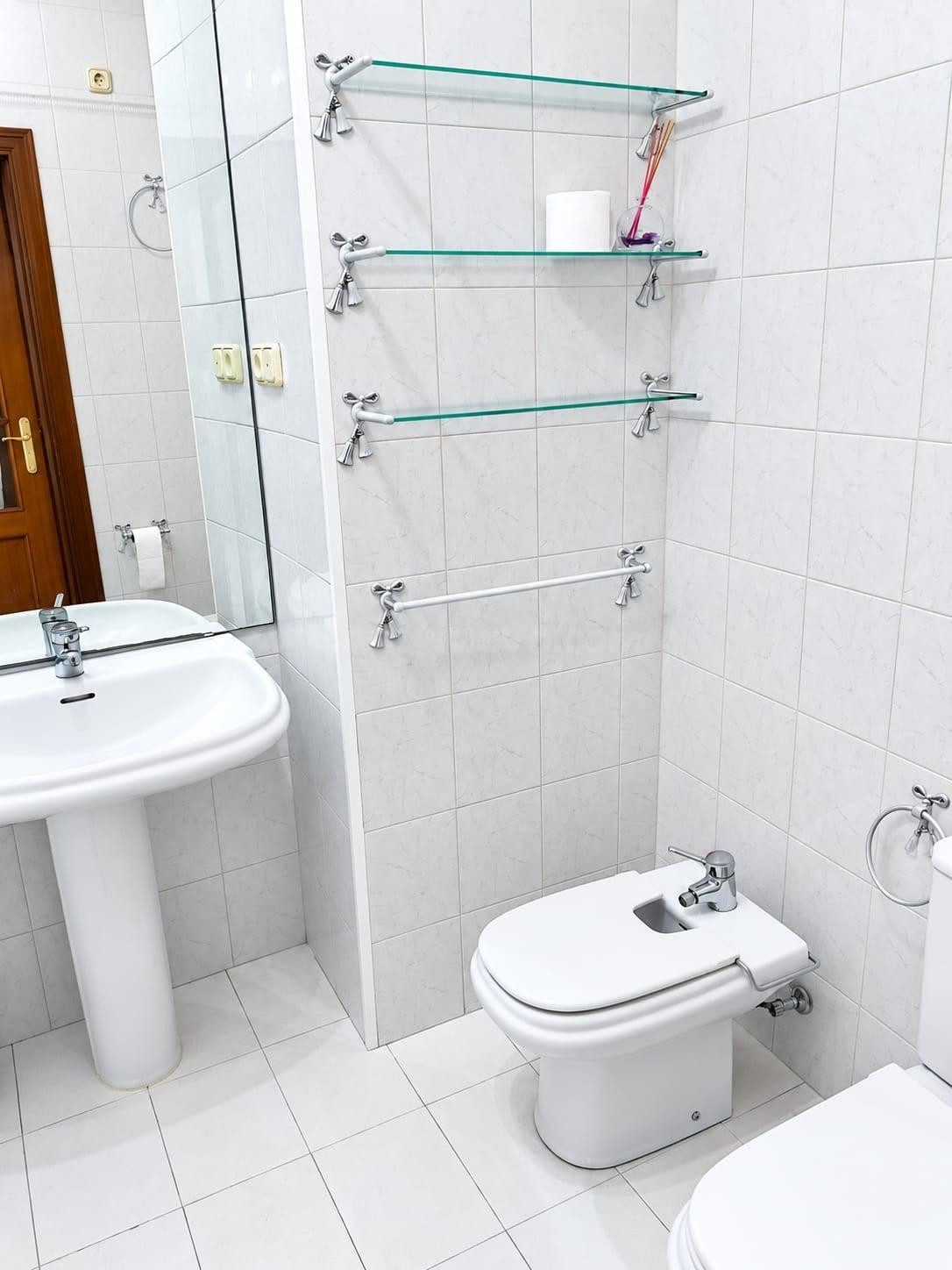 VENTA AMPLIO PISO EN RONDA CON GARAJE Y TRASTERO - foto 5