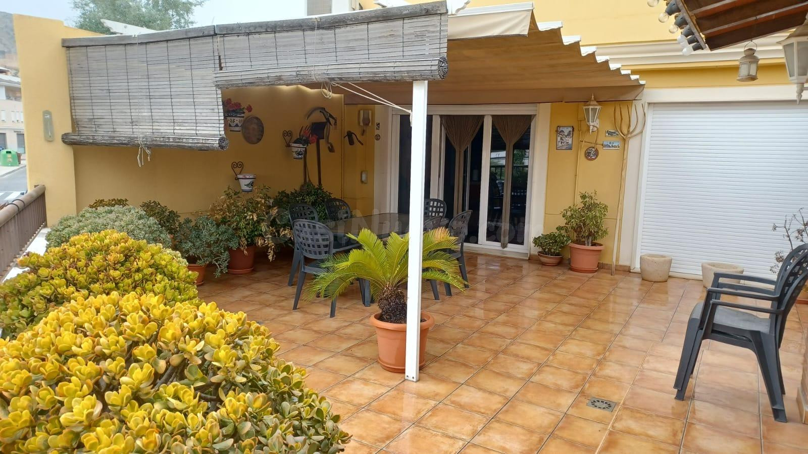 SE ALQUILA ESPECTACULAR CASA EN PETRER CON TERRAZA, PATIO CE - foto 2