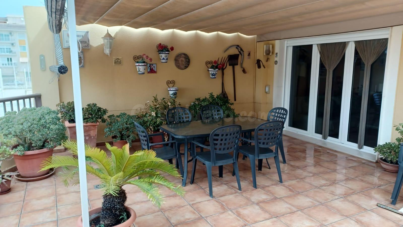 SE ALQUILA ESPECTACULAR CASA EN PETRER CON TERRAZA, PATIO CE - foto 3