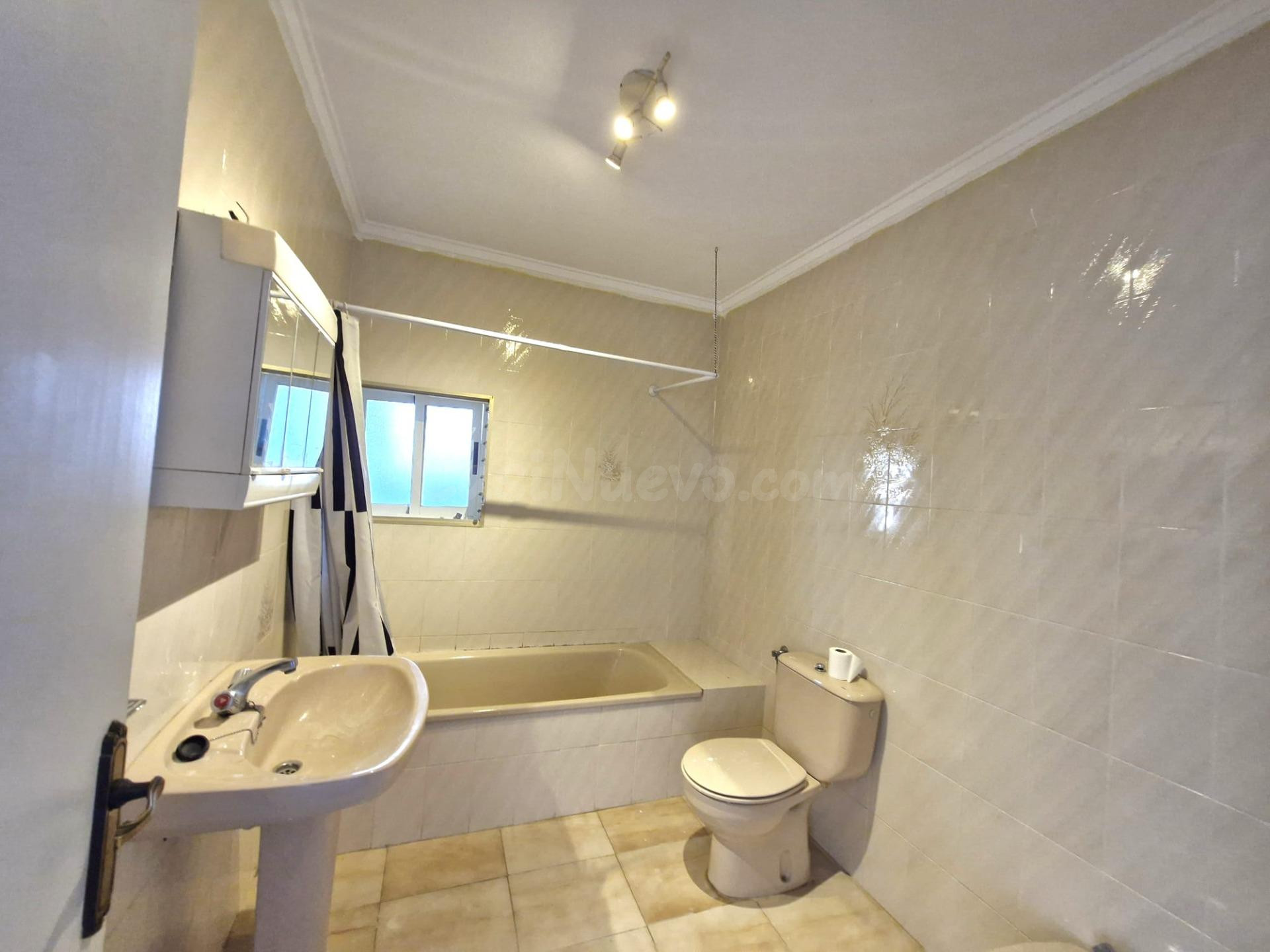 CHALET CON TERRENO URBANO INDEPENDIENTE EN ZONA DE PUEBLO EN - foto 5