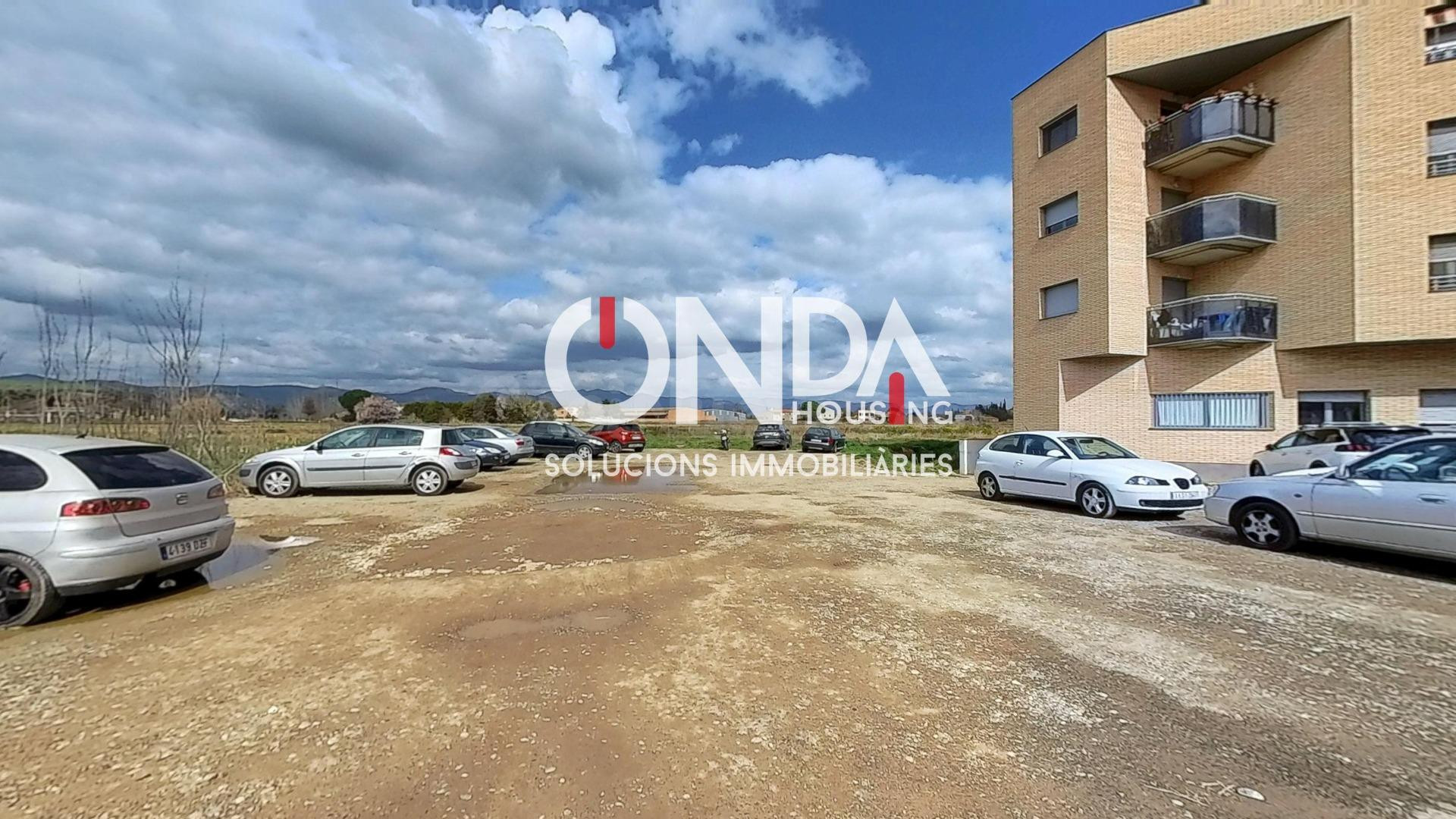 Solar de 511m2 para edificar un edificio de viviendas o una  - foto 2
