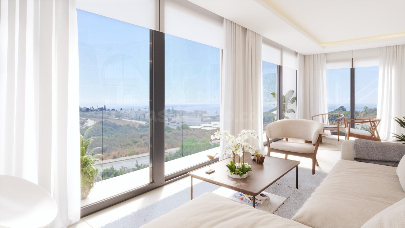Villas contemporáneas con vistas panorámicas al golf y al mar en Estepona.