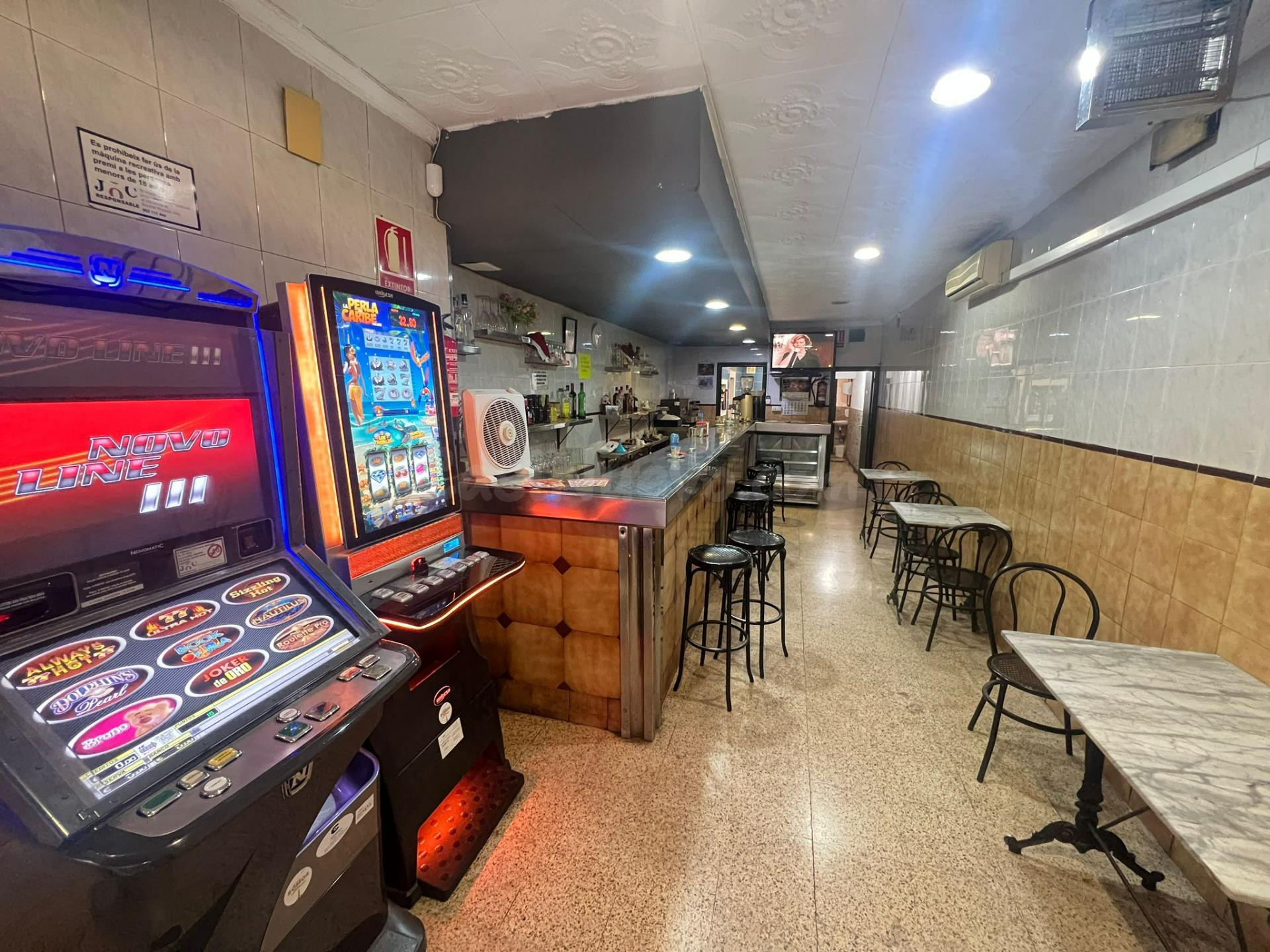 Venta Local Comercial en Mataró - Rocafonda con Negocio Rentable