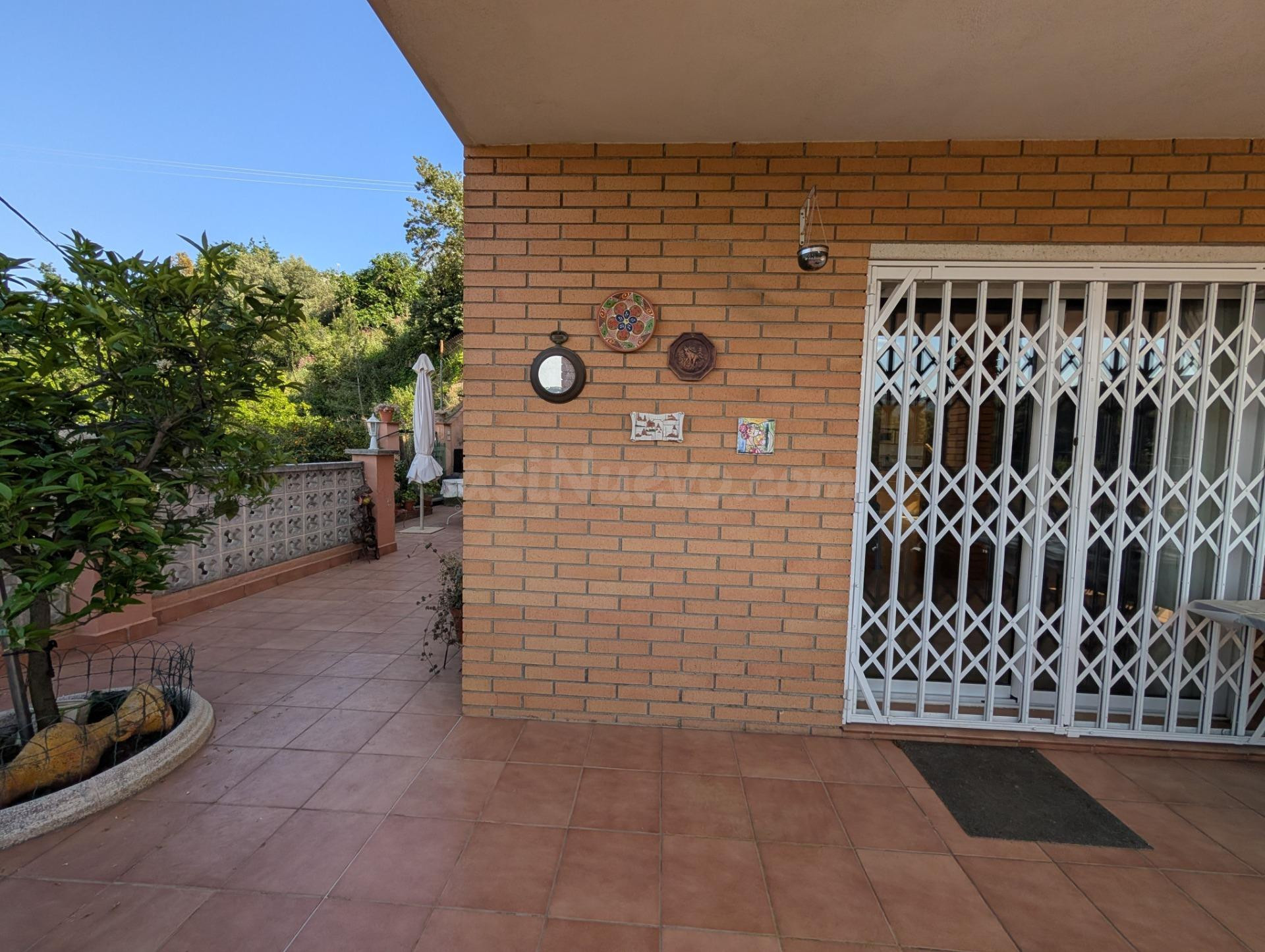 Casa a cuatro vientos con terreno
