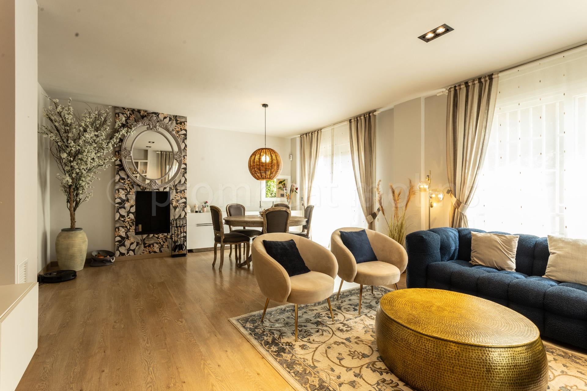 Casa a cuatro vientos con piscina, jardín y zona wellness en