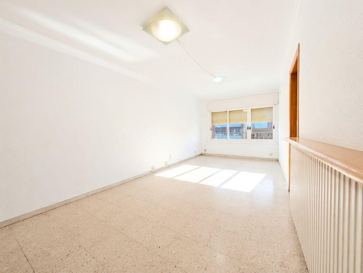 Exclusivo piso exterior con 4 habitaciones, calefacción y pa - foto 2