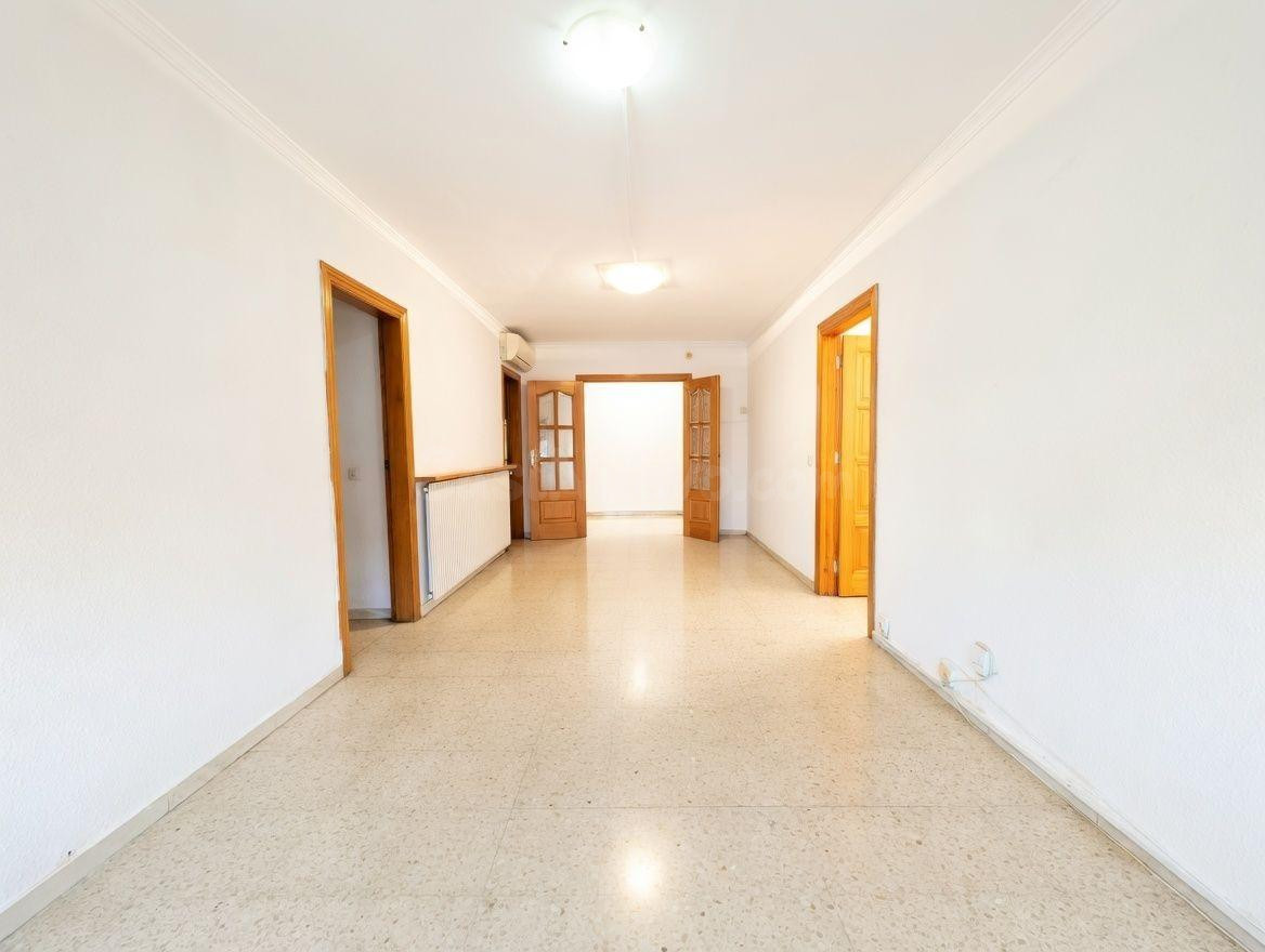 Exclusivo piso exterior con 4 habitaciones, calefacción y pa - foto 3