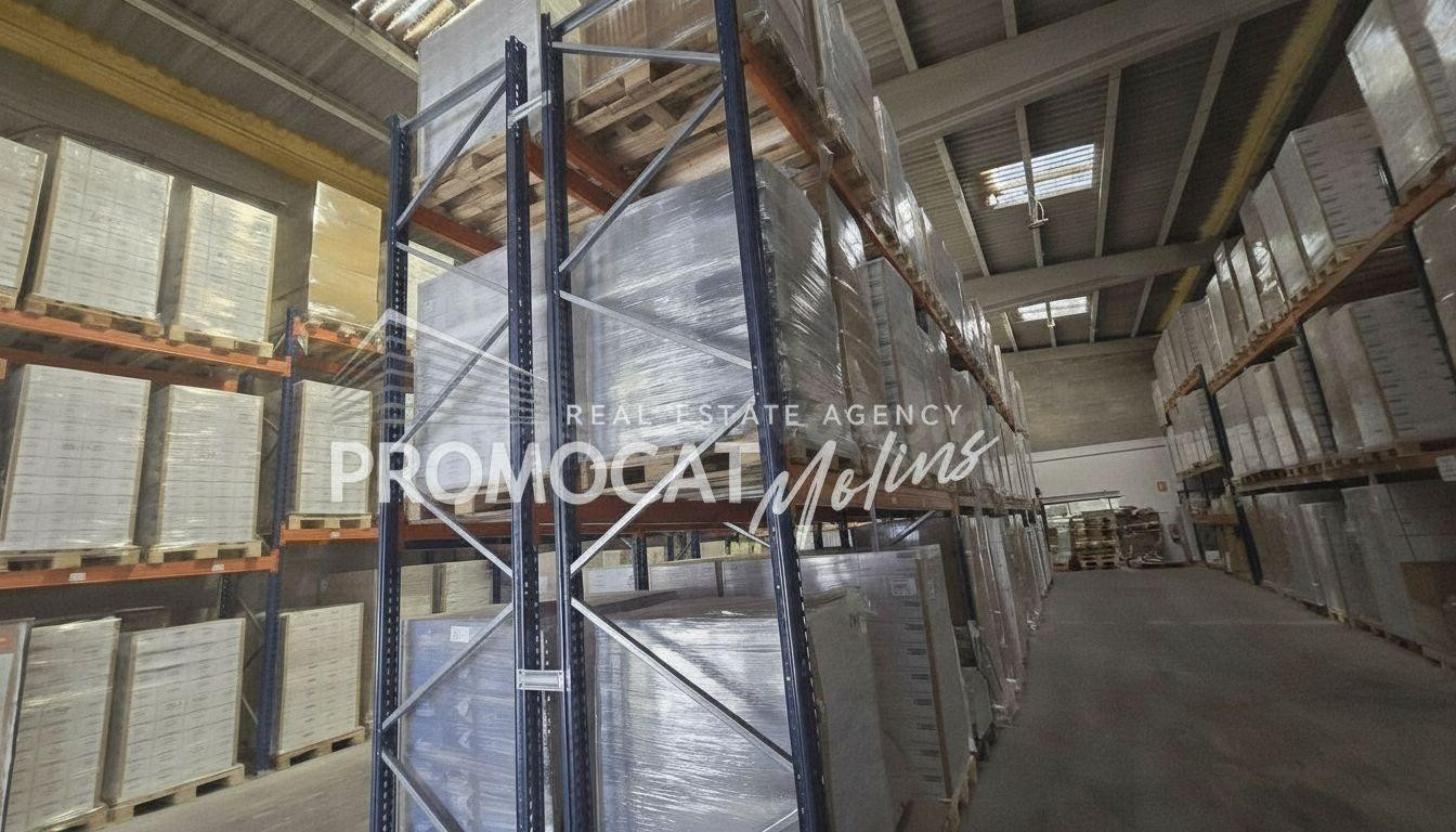 Espectacular Nave Industrial de 789 m2 con Patio de 300 m2 e - foto 3