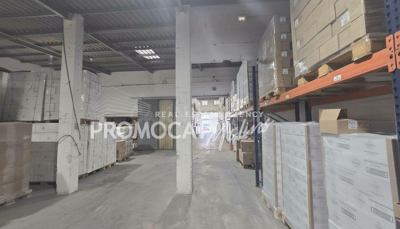 Espectacular Nave Industrial de 789 m2 con Patio de 300 m2 e - foto 4