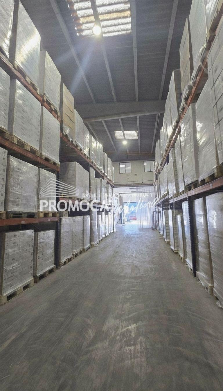 Espectacular Nave Industrial de 789 m2 con Patio de 300 m2 e - foto 5