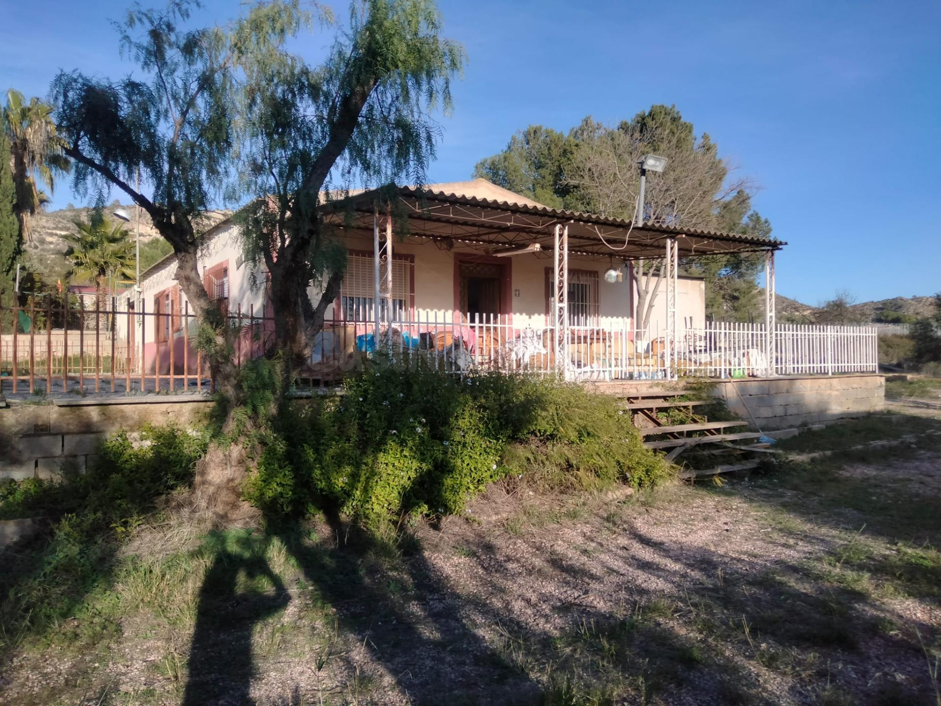 CHALET Y NAVE INDUSTRIAL EN LA ROMANA ZONA LA ALCANA