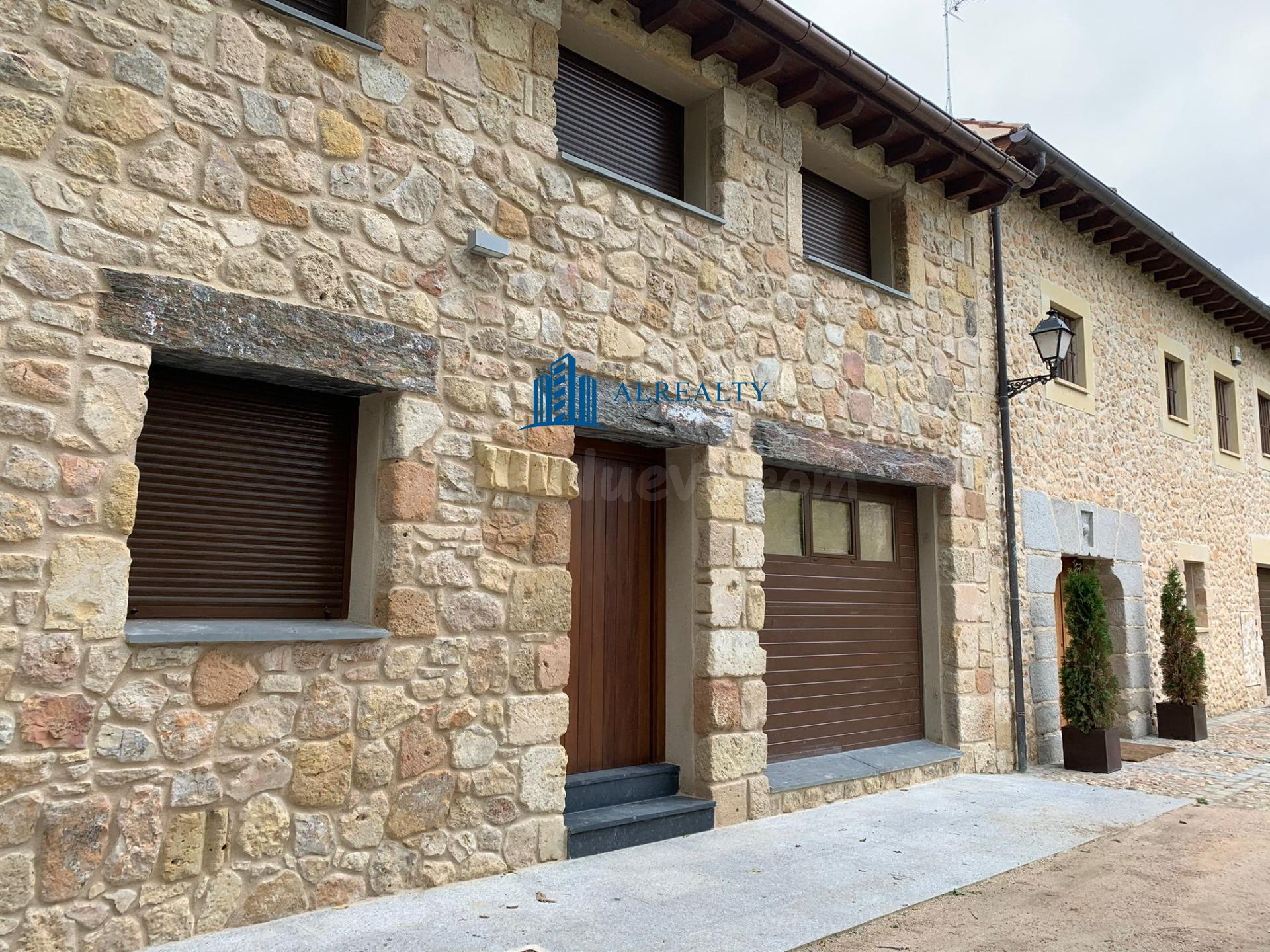 ALQUILER DE EXCLUSIVO CHALET EN ALAMEDA DEL PARRAL