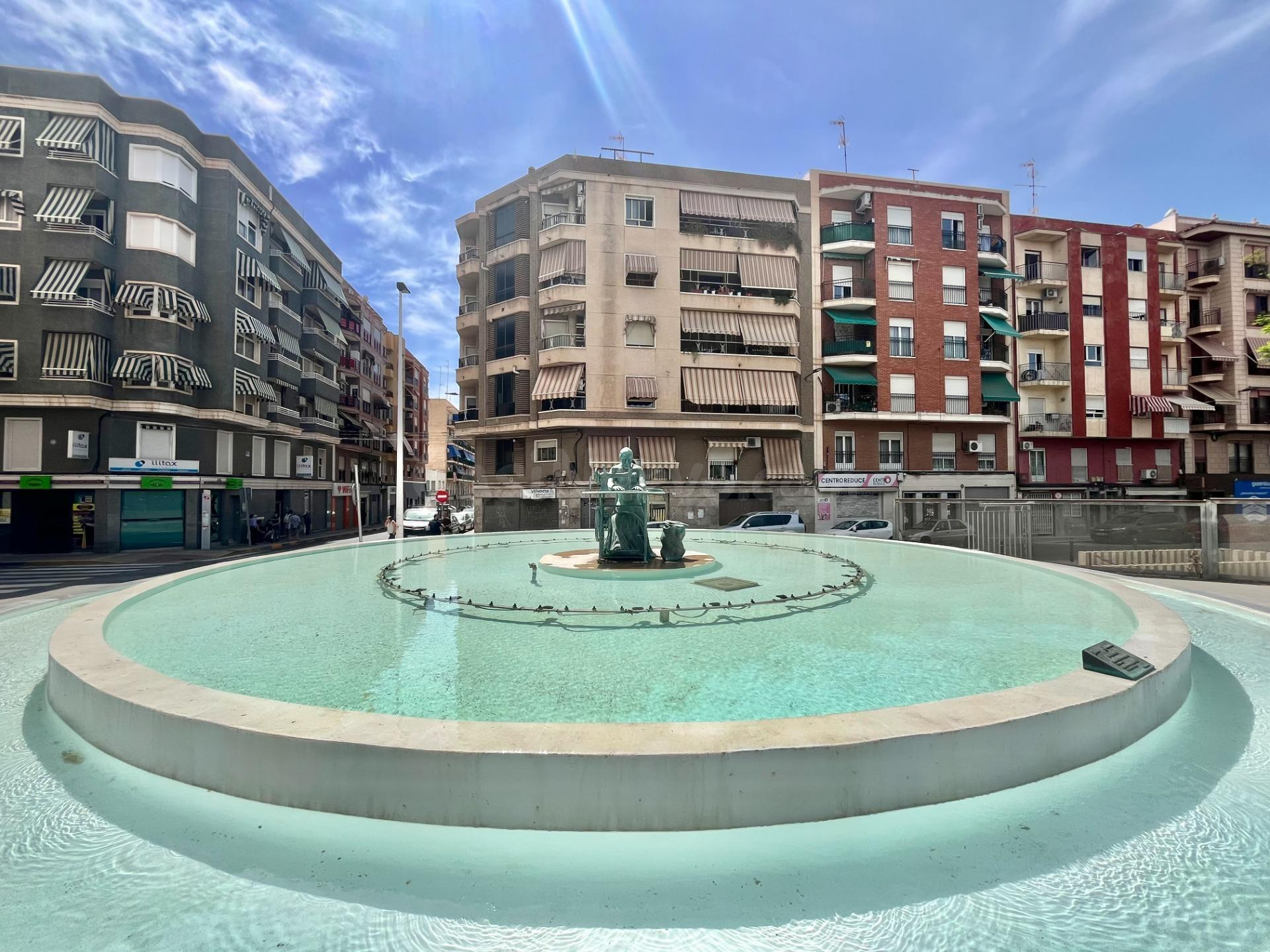 SE VENDE LOCAL CON POSIBILIDAD DE HACER VIVIENDA (ESTUDIO)