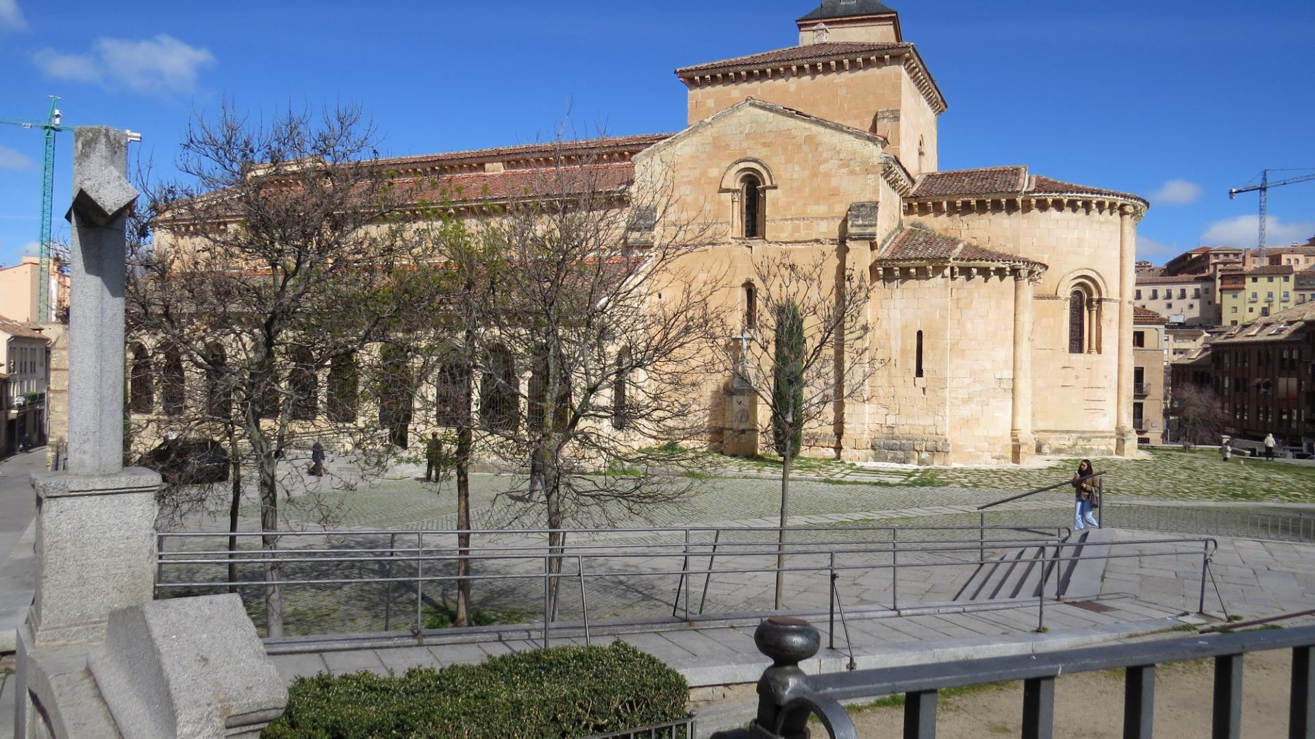AMPLIA PLAZA DE GARAJE JUNTO A LA IGLESIA DE SAN MILLÁN