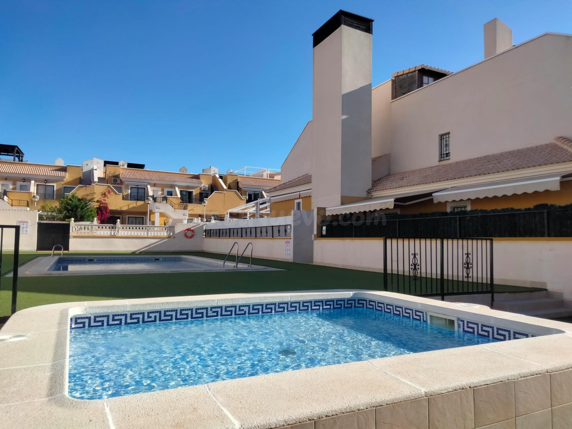 BUNGALOW EN ARENALES DEL SOL