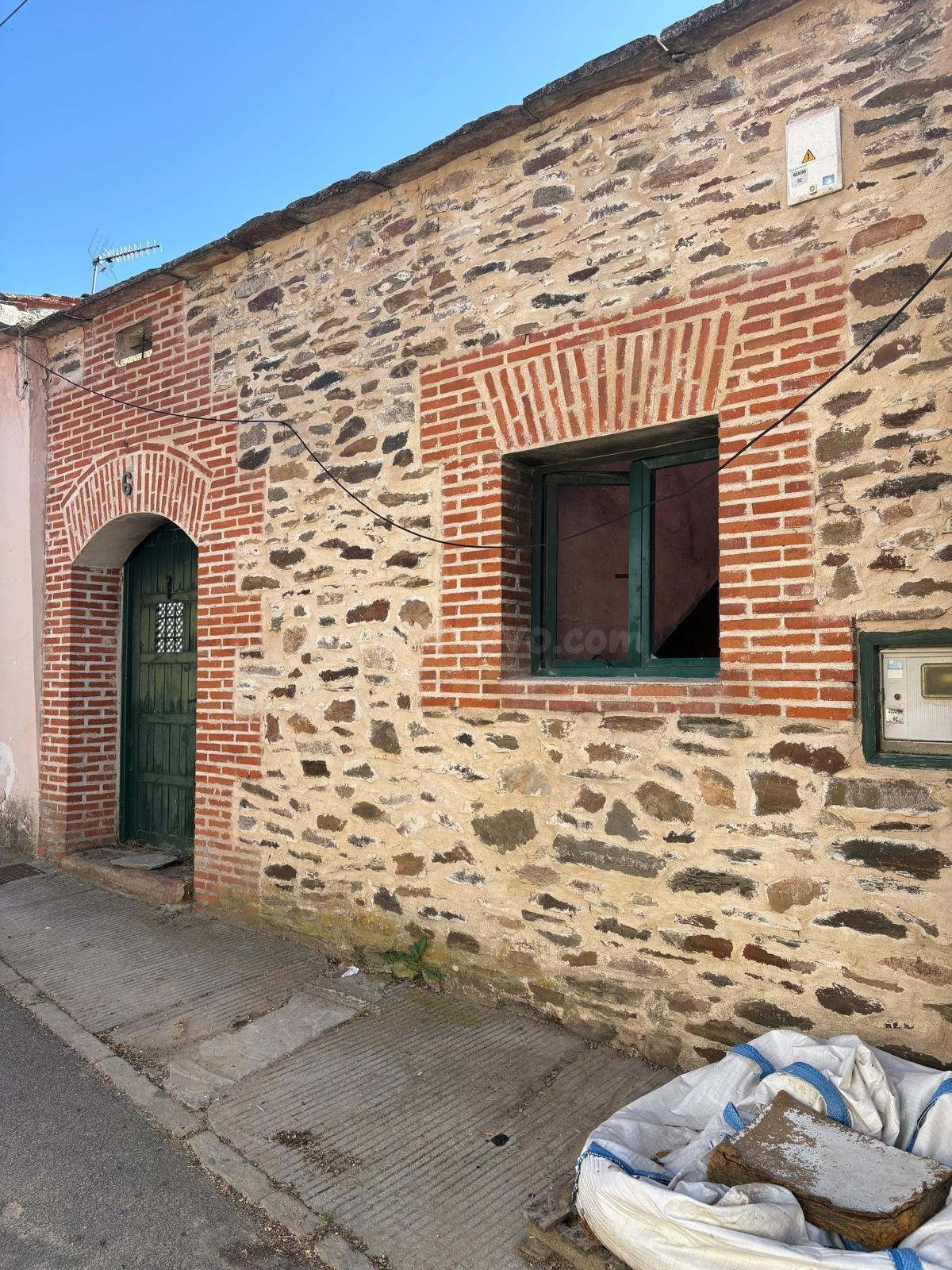 CASA EN VENTA DE 231 m2 EN DOMINGO GARCÍA – EXCELENTE OPORTUNIDAD DE INVERSIÓN